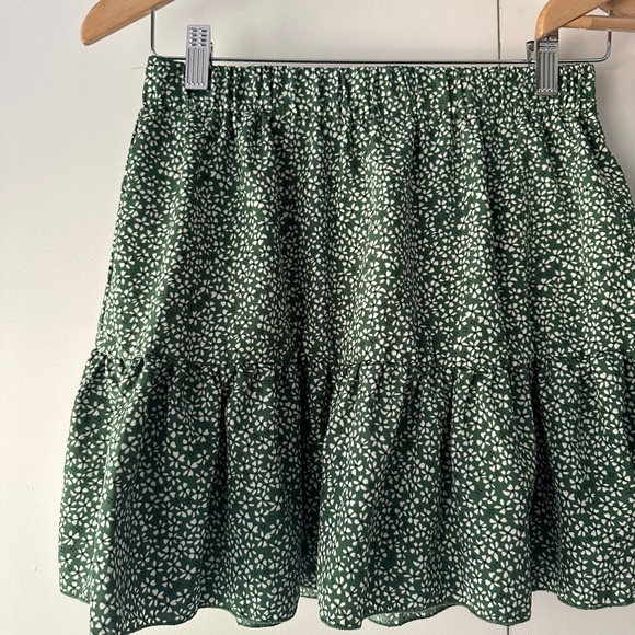 SHEIN Soleia Green and White Ditsy Floral Print Knot Crop Top w/ Skirt - Picture 5 of 8